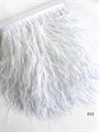 Перья на ленте (страус) арт.TPK-012 шир.12-15 см цв.белый уп.2м - фото 246134